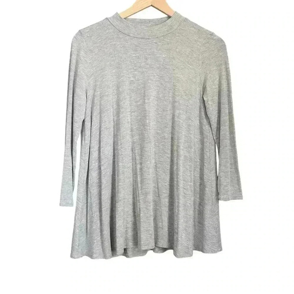 Tops - Open-back Gray Swing Tee